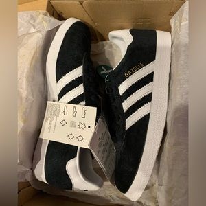 BRAND NEW adidas Gazelle Core Black Cloud White Gold